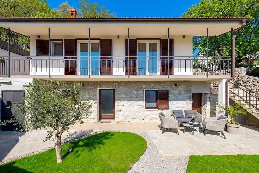 Srok Luxury Apartment With Pool Kastav
