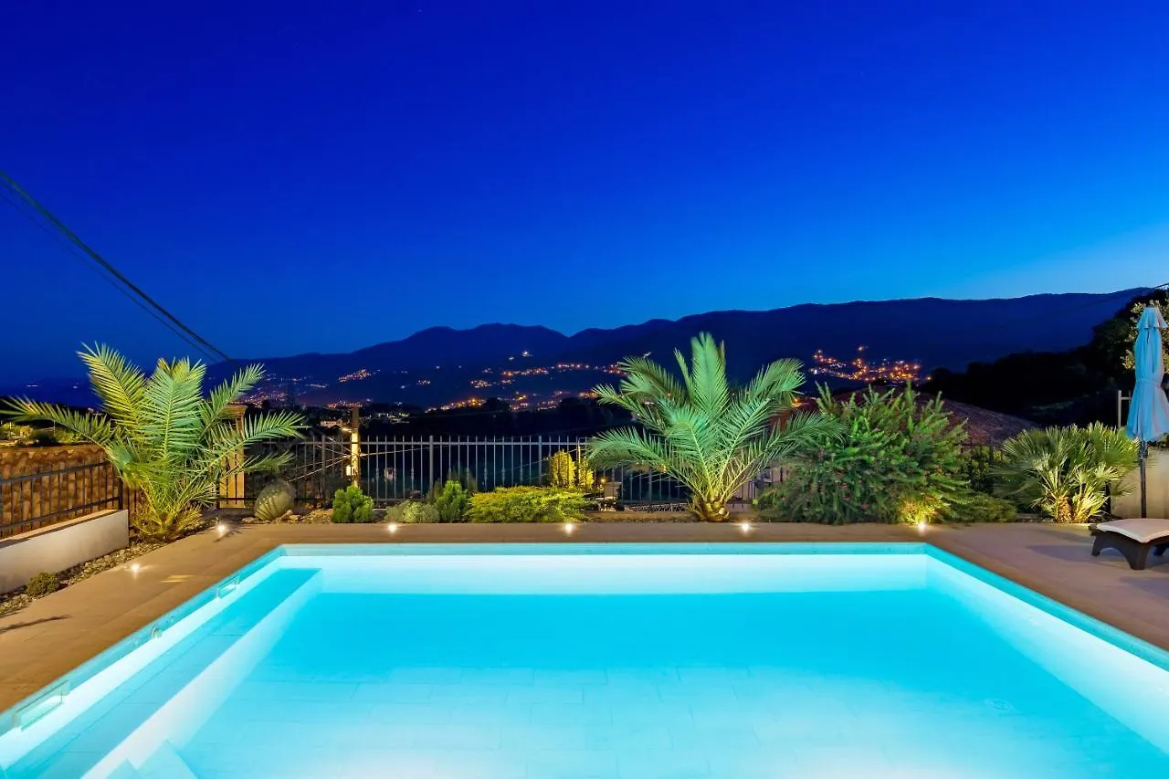 Srok Luxury Apartment With Pool Kastav