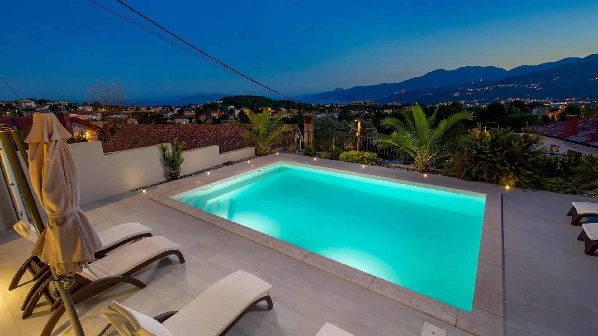 Srok Luxury Apartment With Pool Kastav