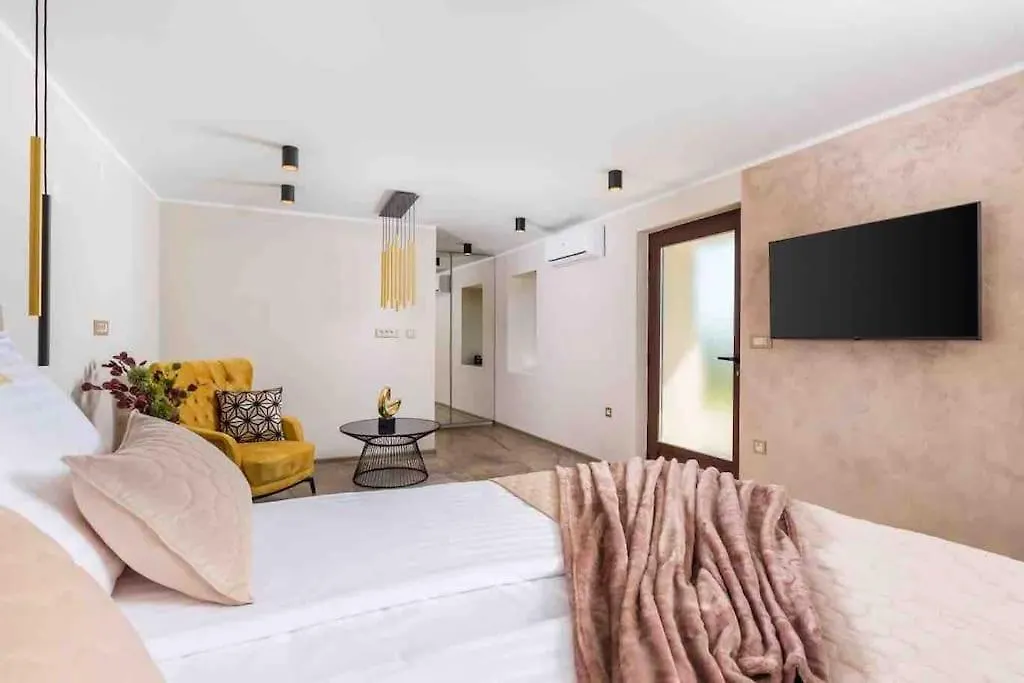 Srok Luxury Apartment With Pool Kastav