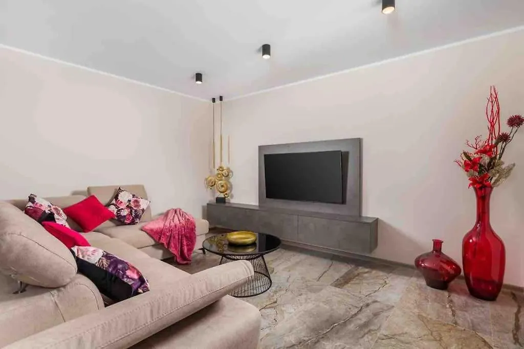 Srok Luxury Apartment With Pool Kastav