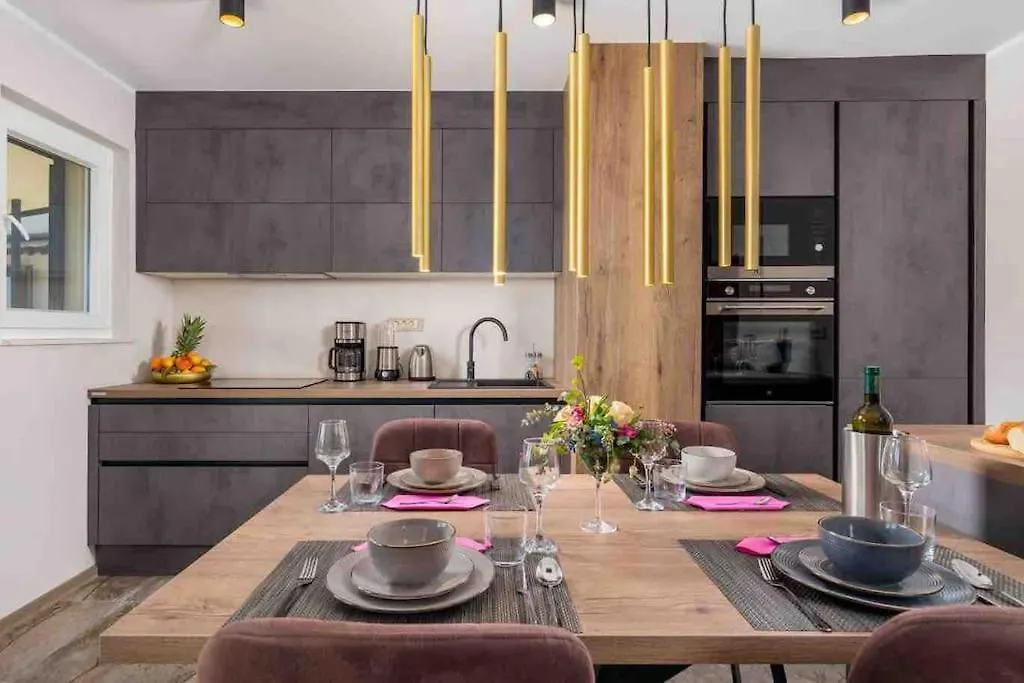 Srok Luxury Apartment With Pool Kastav
