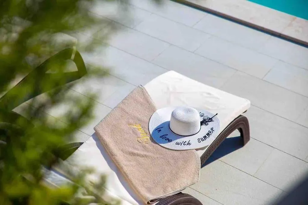 Srok Luxury Apartment With Pool Kastav