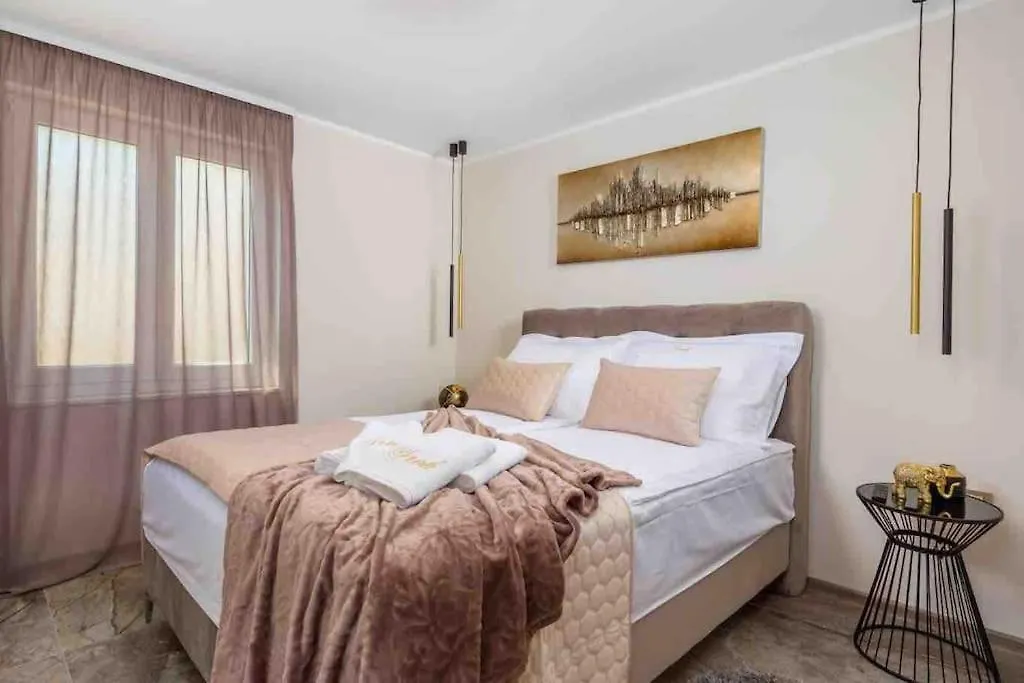 Srok Luxury Apartment With Pool Kastav