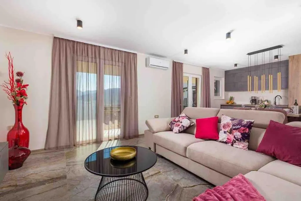 Srok Luxury Apartment With Pool Kastav Croatia