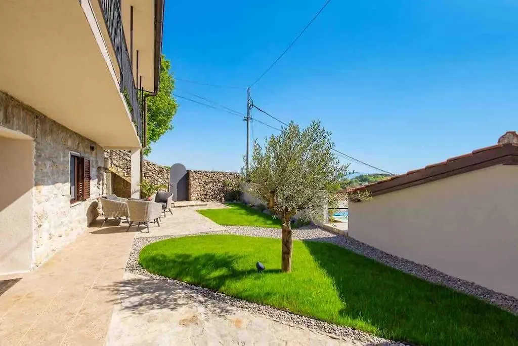Srok Luxury Apartment With Pool Kastav
