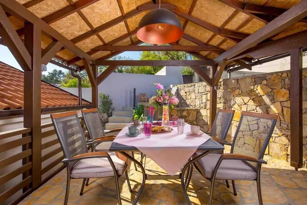 Srok Luxury Apartment With Pool Kastav